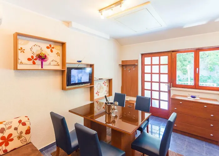 Niki Apartment